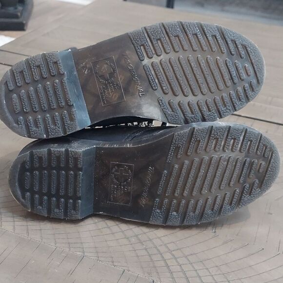 Dr. Martens Lester Black Coated Studs Spikes Shoes Sz 5 - Picture 11 of 13